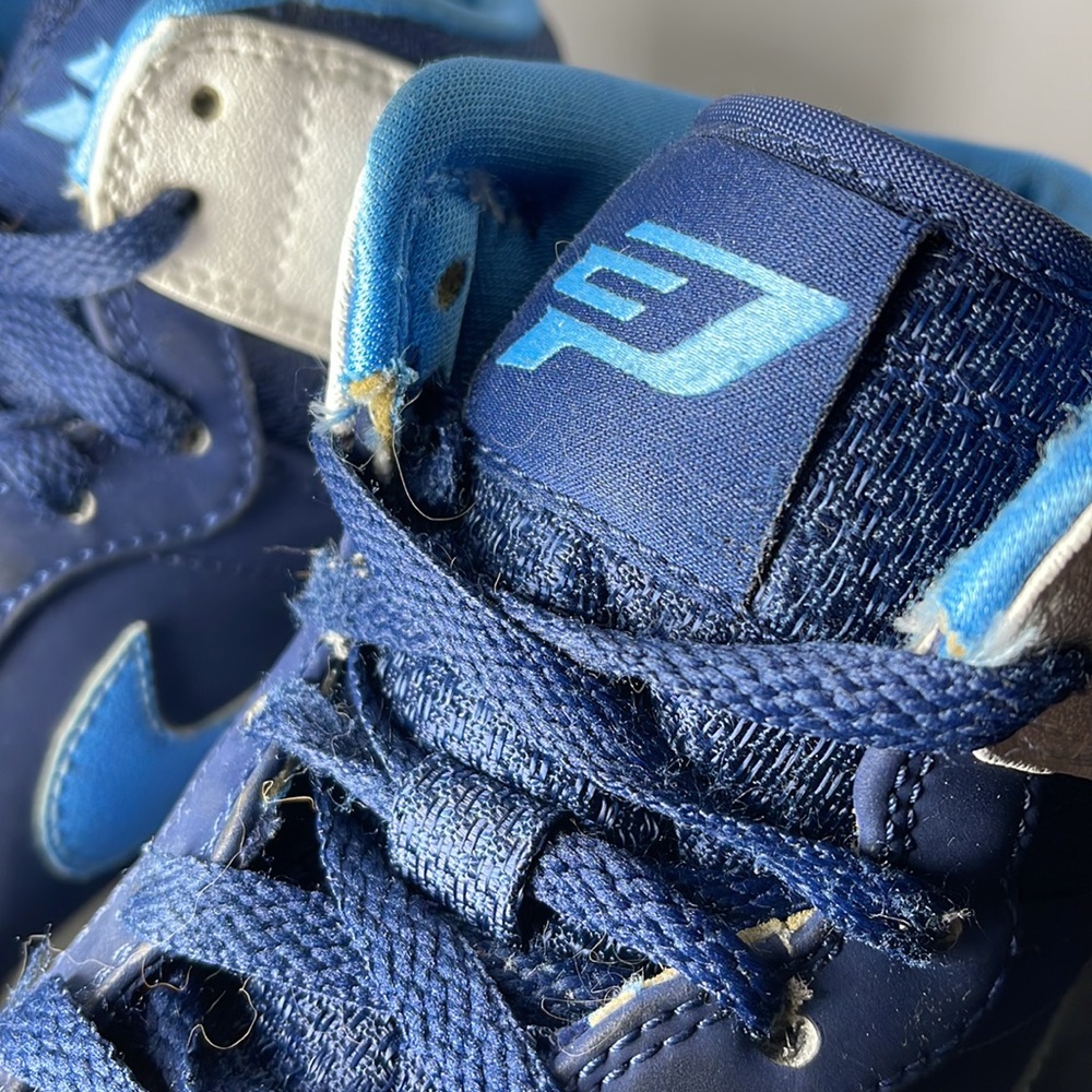 Jordan Athletic Shoes in Blue and White - Picture 13 of 14